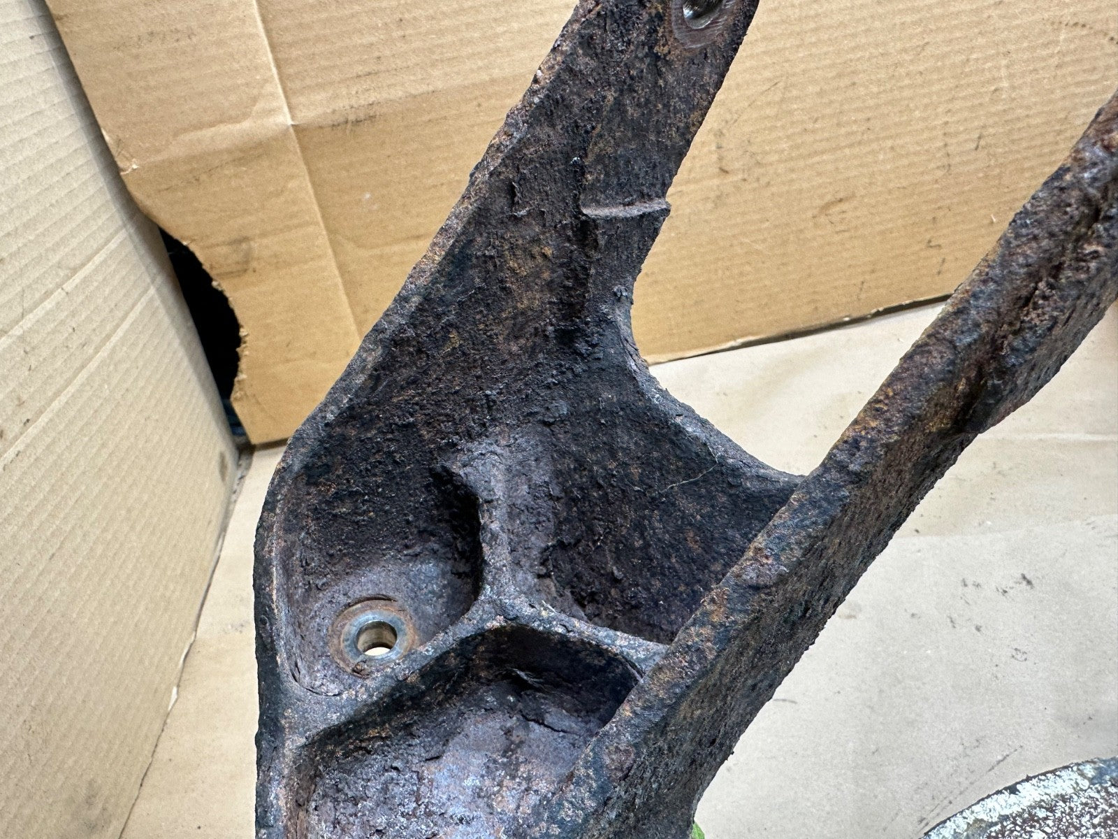 87-98 Jeep Wrangler YJ TJ Engine Mount Bracket Driver Side 8952002441 Left 4.0L