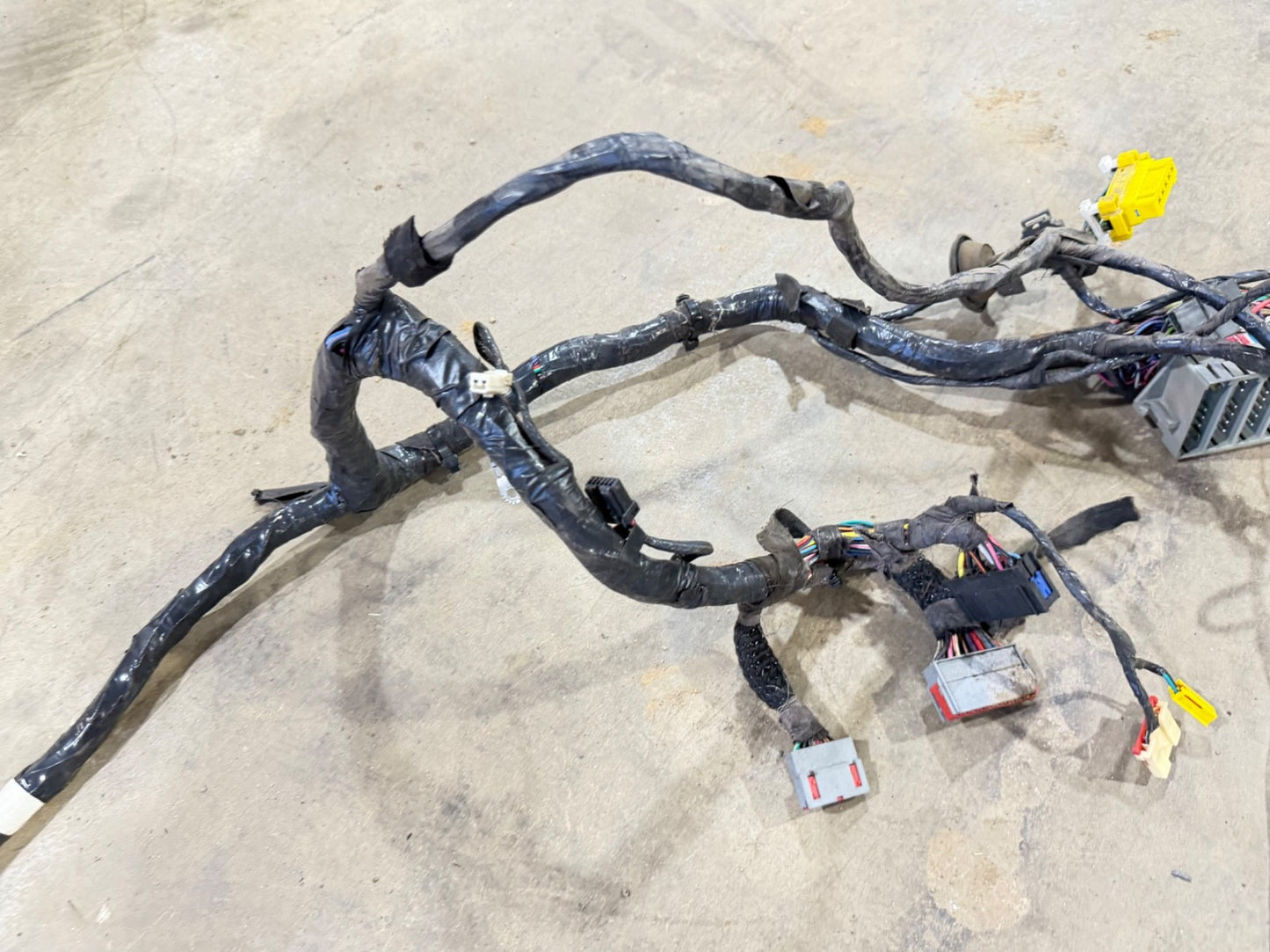 01 Jeep TJ Wrangler Interior Fusebox Crossbody Wire Harness Soft Top Under Dash