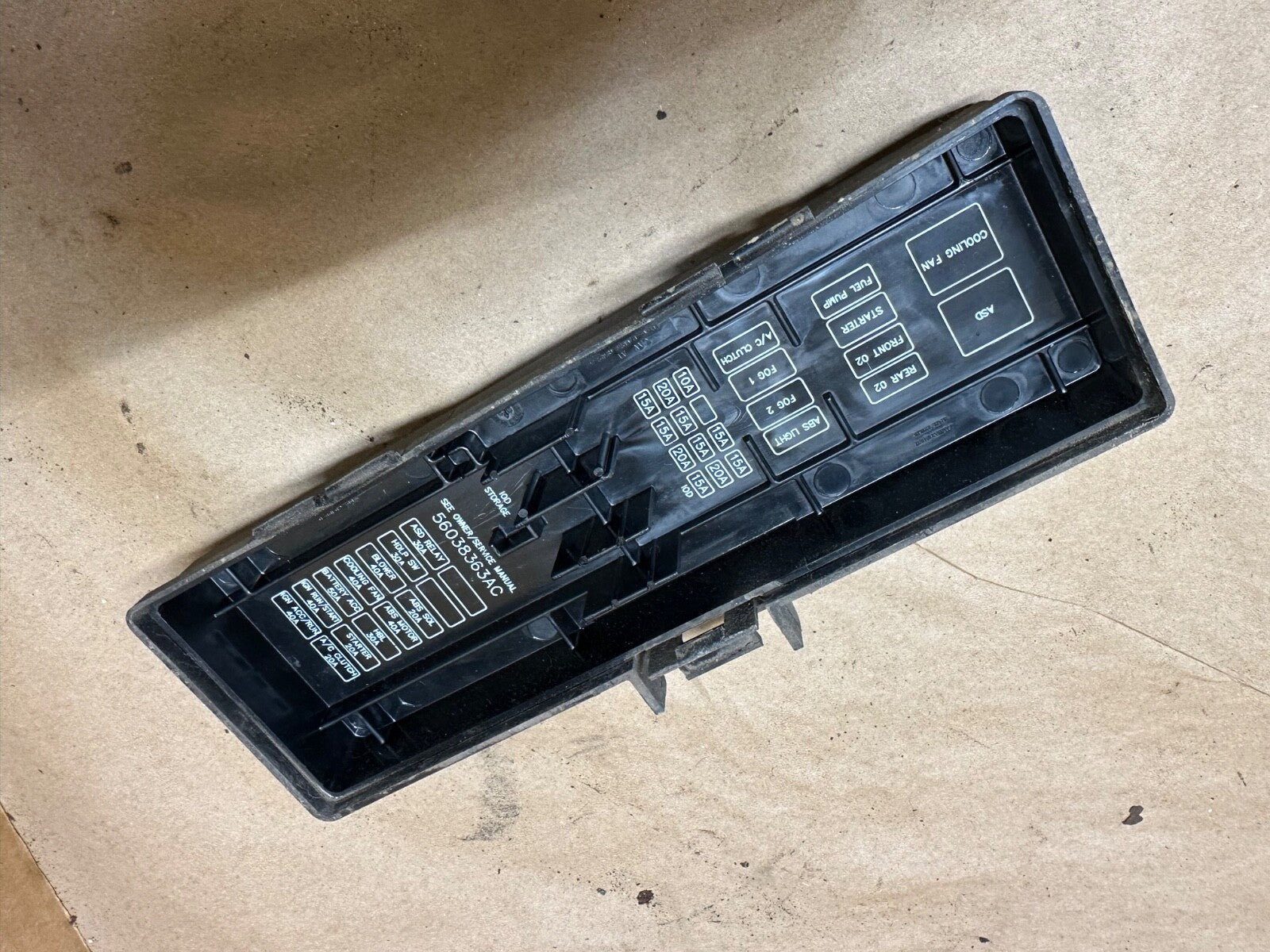 Jeep Cherokee XJ 97-01 Power Distribution Fuse Box Block Lid Cover Underhood OEM