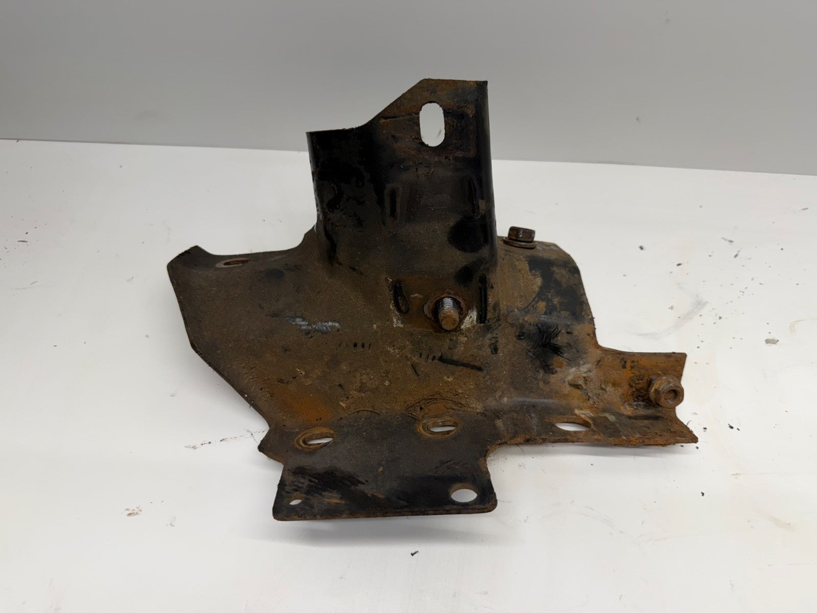 Jeep Cherokee XJ 87-01 4.0 6 Cy Passenger Frame Side Engine Motor Mount Bracket