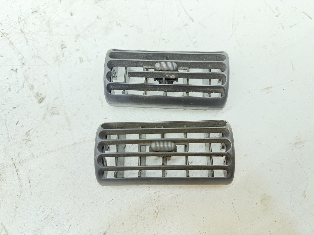 Jeep Cherokee XJ 97-01 OEM Pair Center Dash Vent Louver Outlet Insert Middle Gre