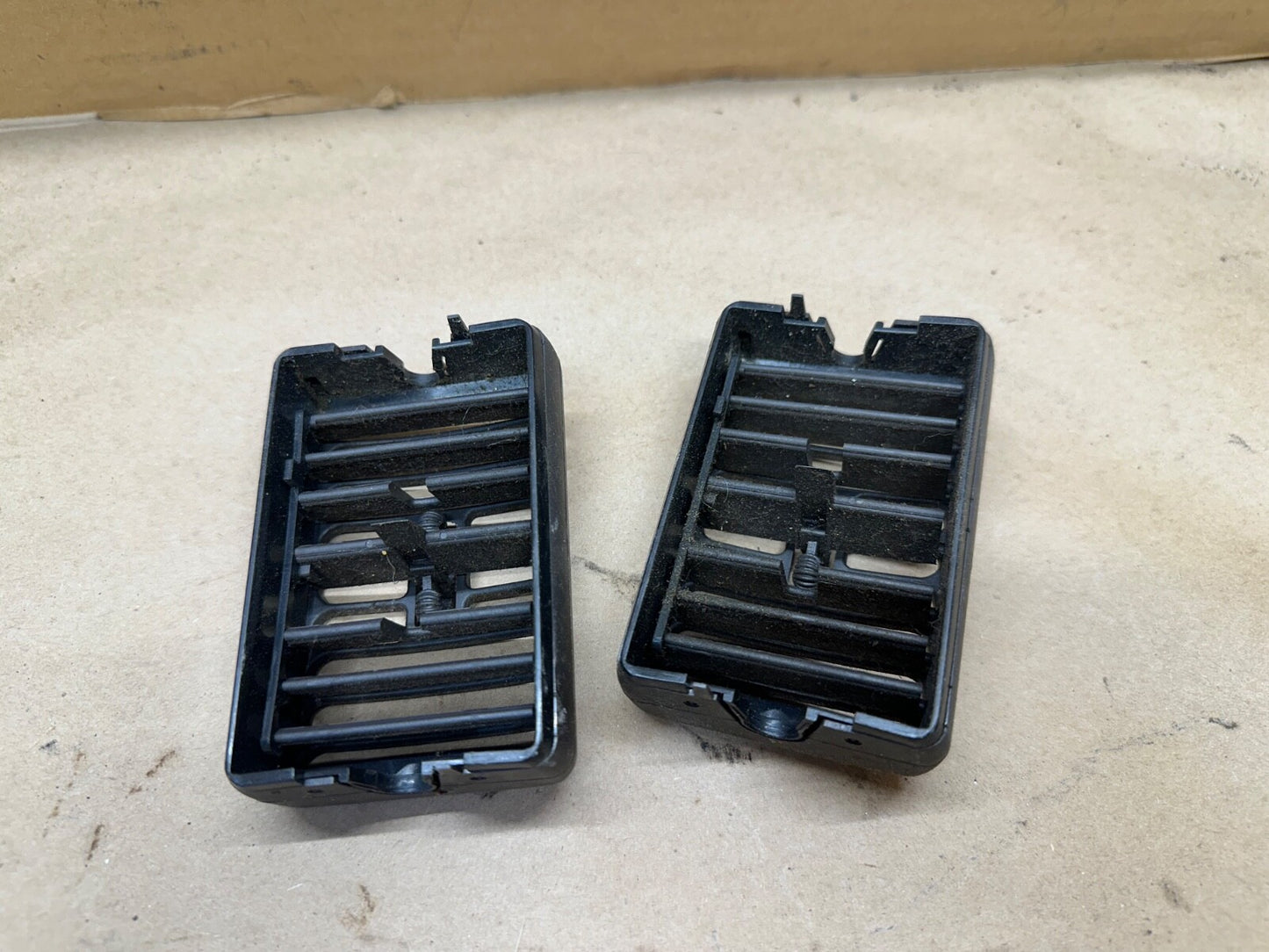 Jeep Cherokee XJ 97-01 OEM Left Right Dash Vents Louver Driver Passenger HVAC