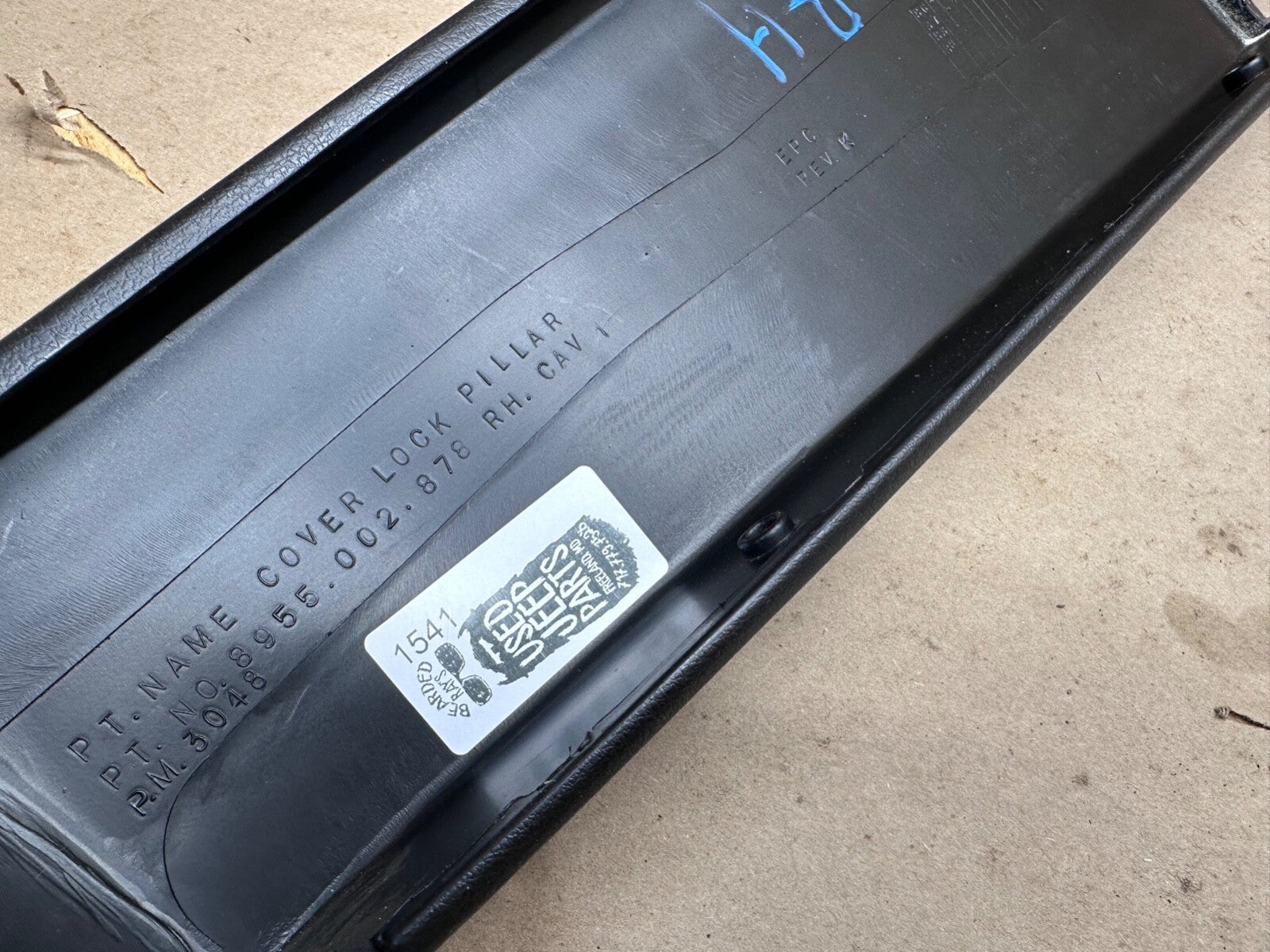 84-96 Jeep Cherokee XJ Passenger Side C Pillar Trim 4 Door RH Right Black Rear