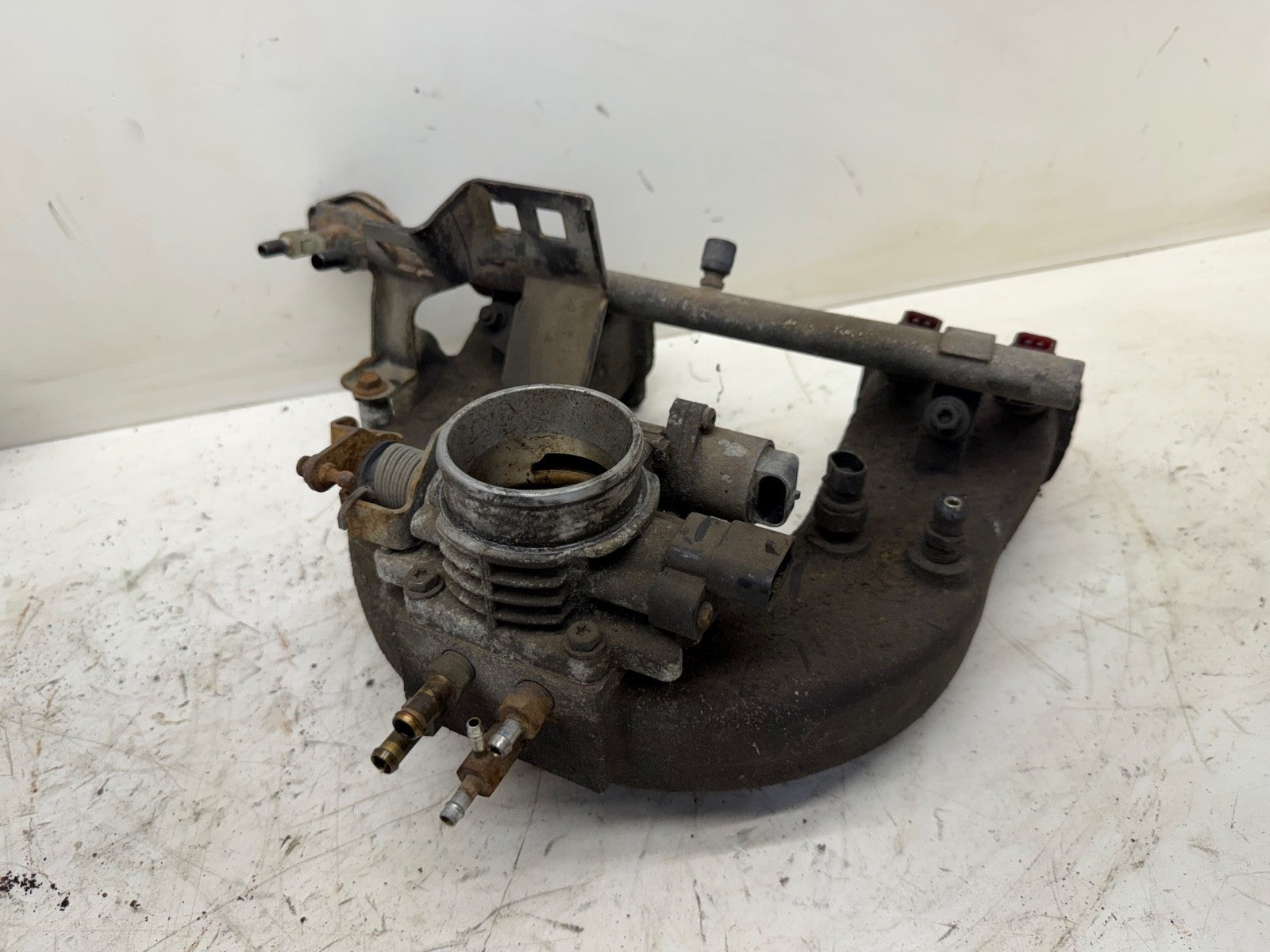 91-95 Jeep Wrangler YJ 2.5 L 4 Cyl Intake Manifold Fuel Rail Throttle Body OEM