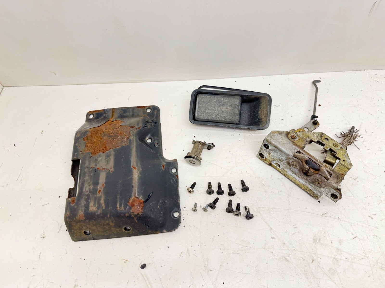 91-95 Jeep Wrangler YJ Tailgate Latch Handle Passenger Door Tail Gate Rear OEM