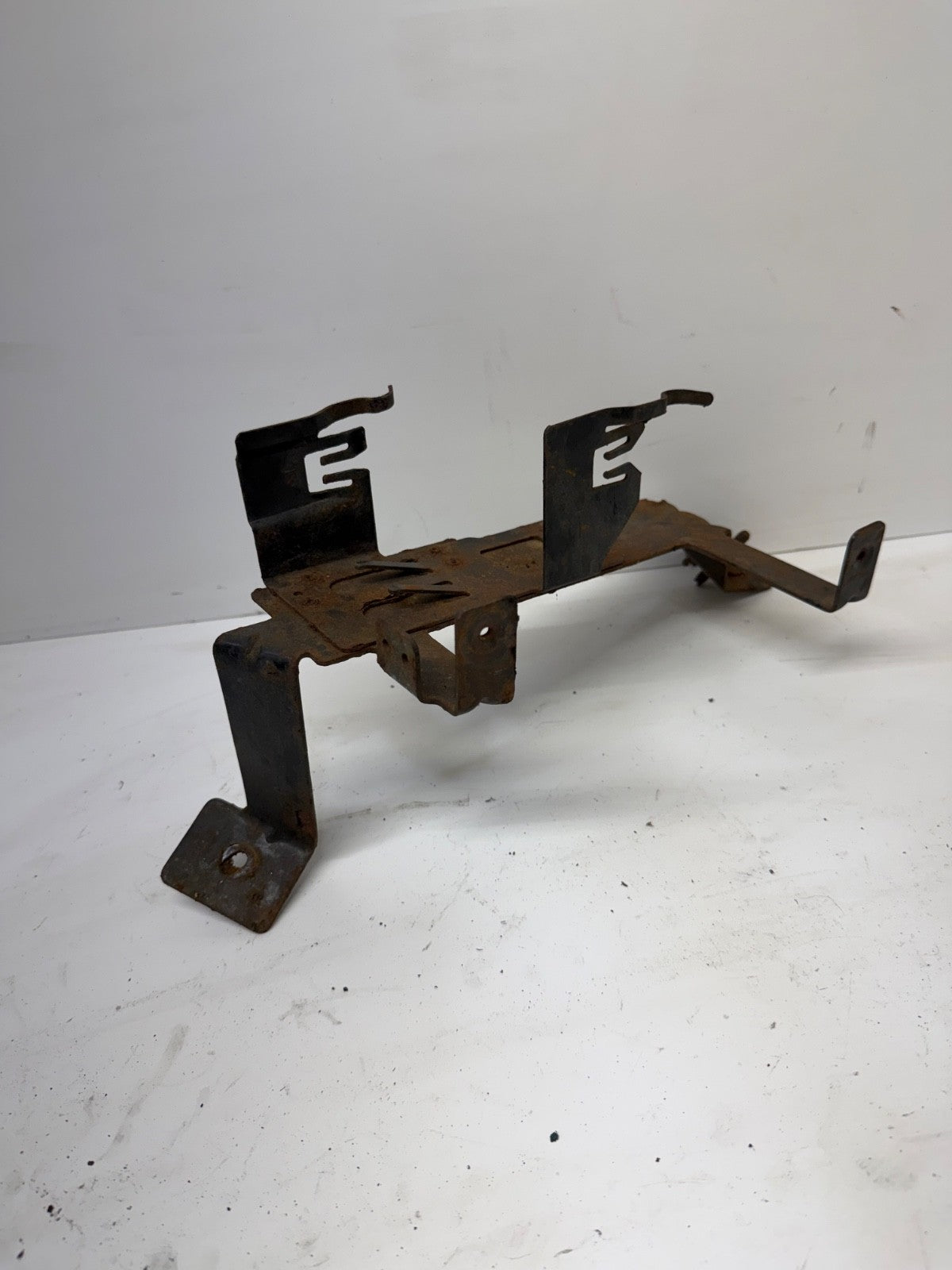 Jeep Cherokee XJ 91-95 Engine Fuse Block Mount Engine Bay Bracket Box Under Hood