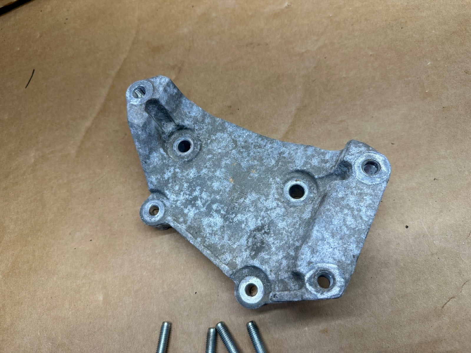 6.2L V-8 Ford F250 F350 Engine Alternator Mounting Bracket Super Duty Mount OEM