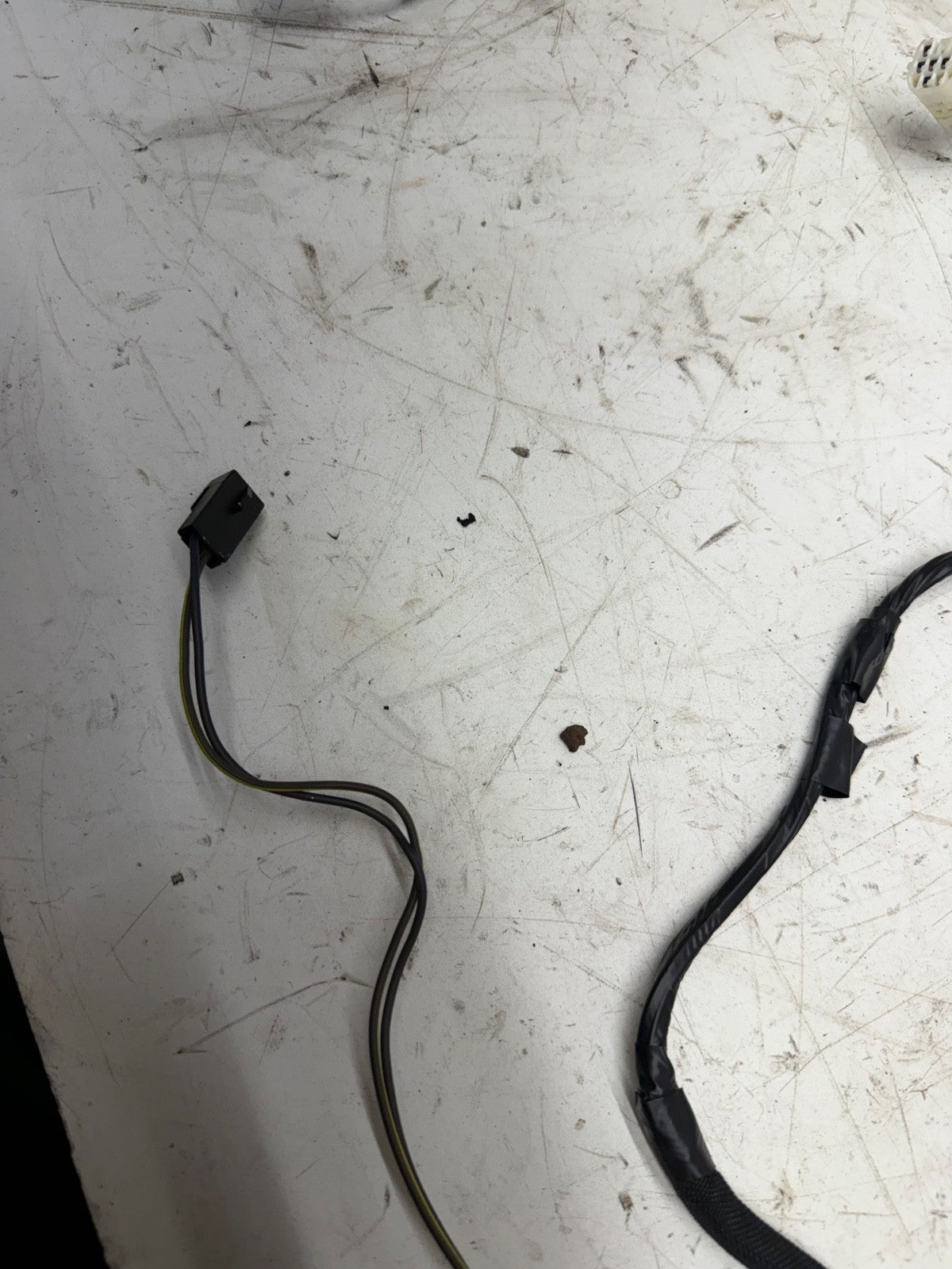 Jeep Cherokee XJ 1998-2001 Rear Sound Bar Wiring Harness Wire Plugs Speaker OEM