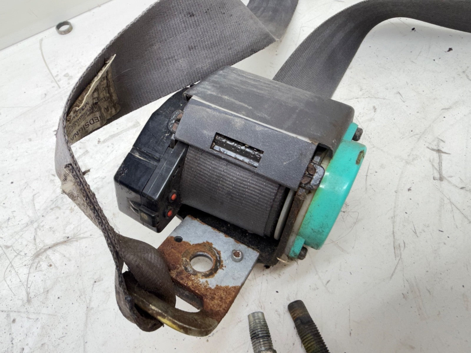Jeep Wrangler TJ 97-02 Front Driver Left Seat Belt Dark Grey Seat Belt Retractor