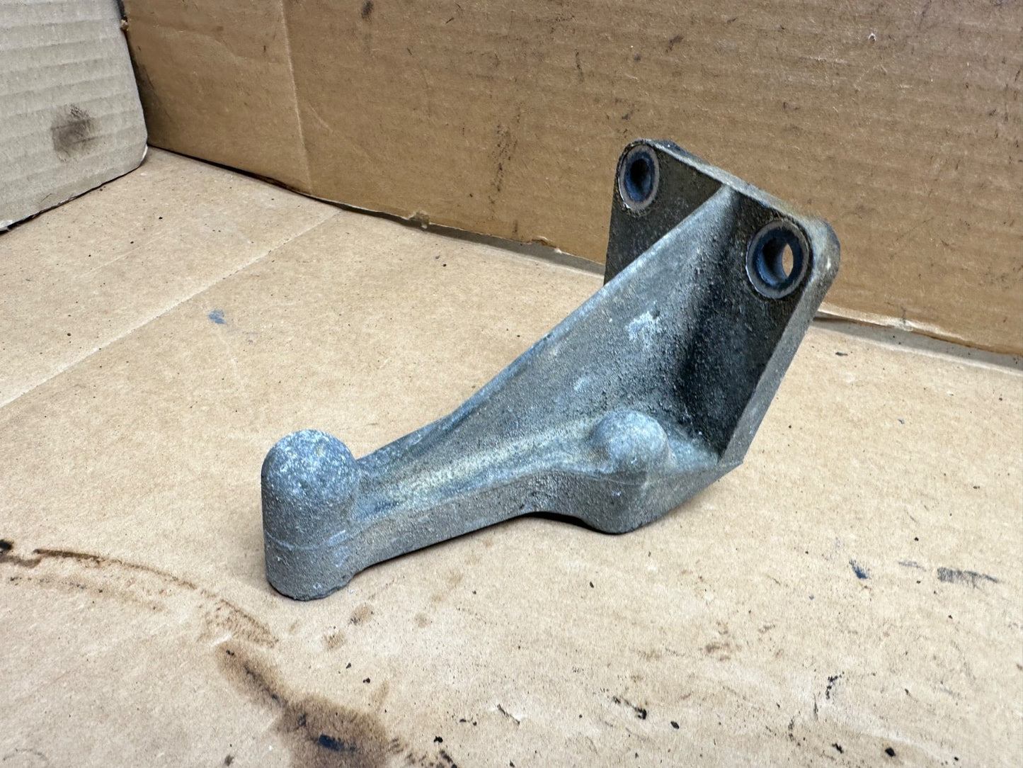 91-99 Jeep Wrangler YJ TJ 4.0L 6Cyl Alternator Lower Bracket OEM 53007607 Mount