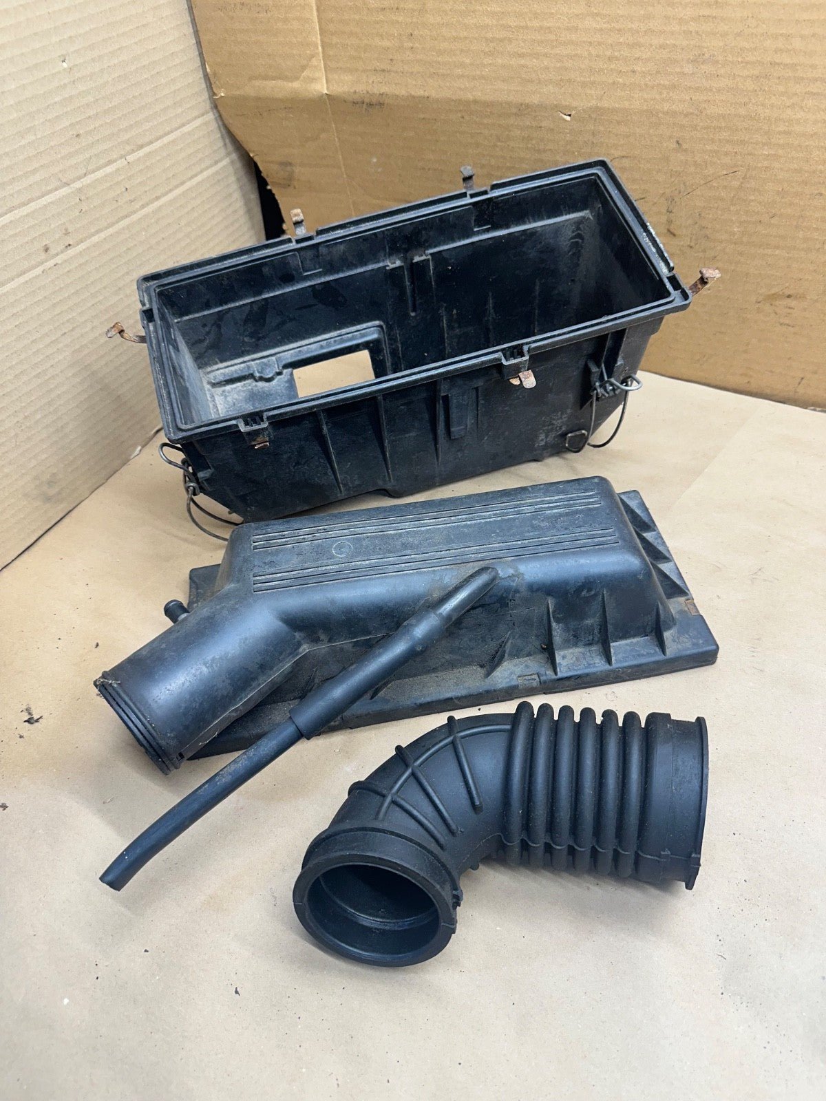 91-95 Jeep Wrangler YJ 4.0L Airbox With Intake Hose Air Filter Box Assembly 4.0