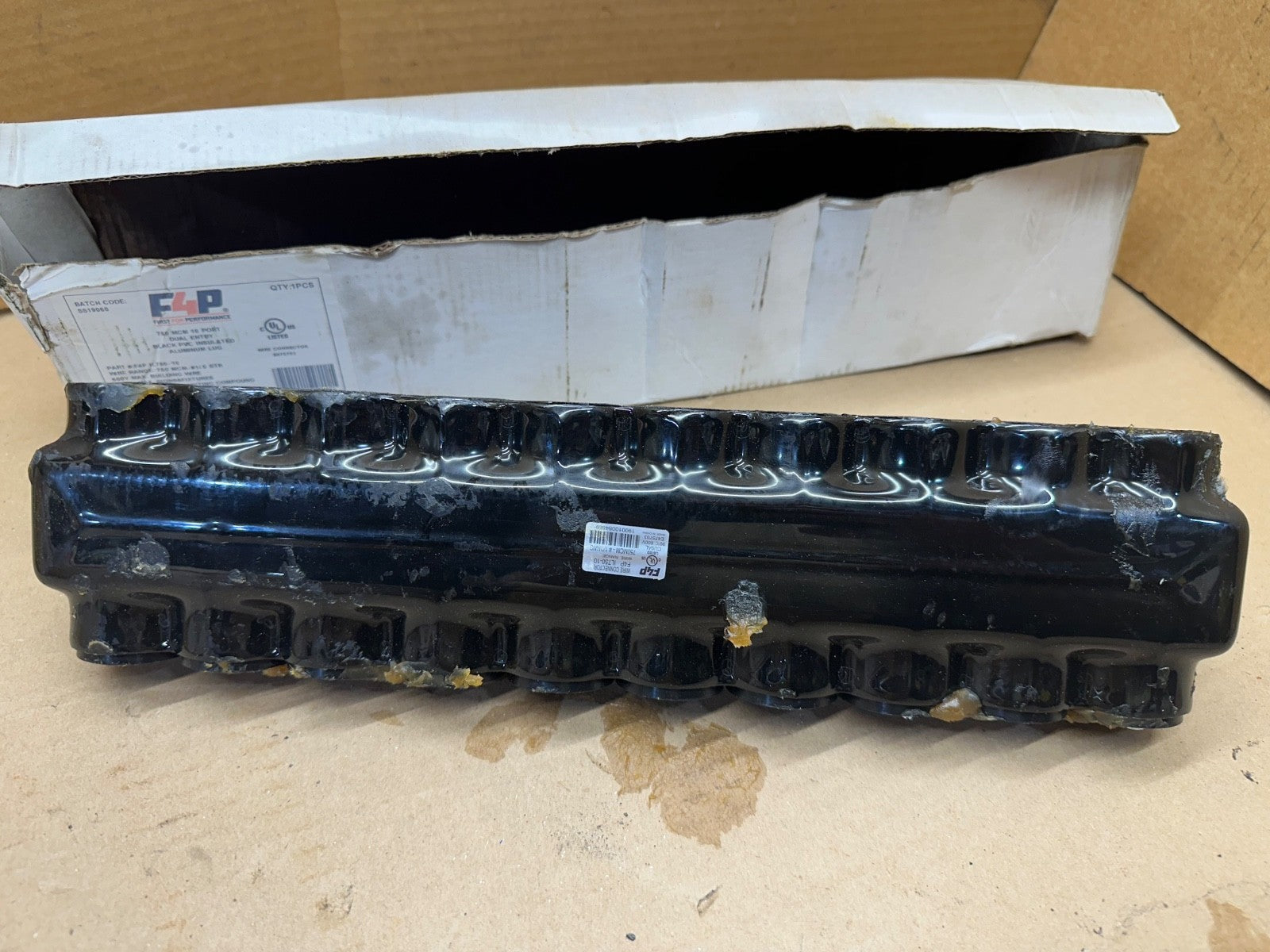 F4P IL750-10 750 MCM 10 Black PVC Insulated Lug UV BLACK MULTI-TAP 750-10 Lugs