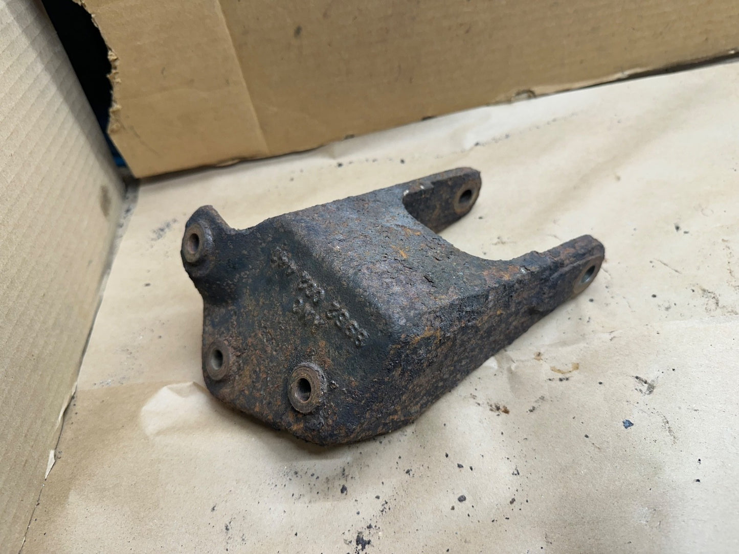 87-98 Jeep Wrangler YJ TJ Engine Mount Bracket Driver Side 8952002441 Left 4.0L