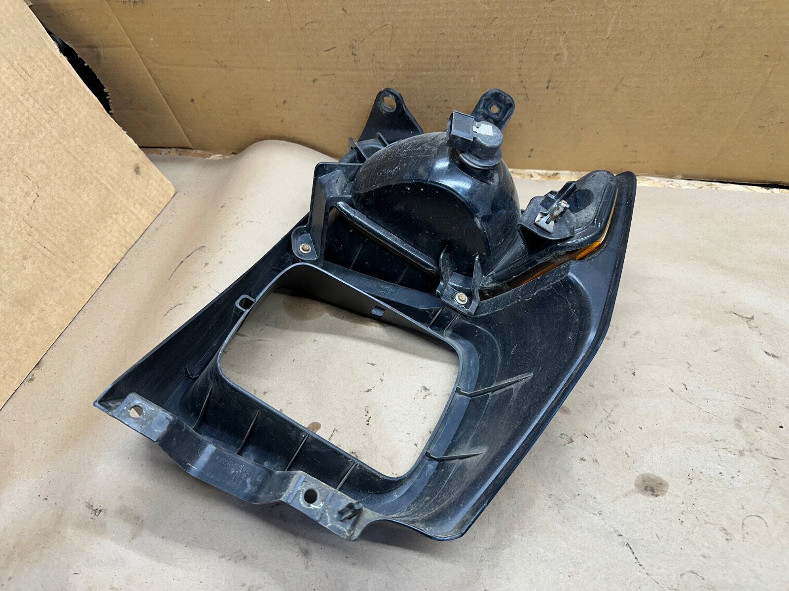 08-12 FORD E150 Headlight Trim Bezel Right Passenger 44ZH-1933 RH E250 E350 OEM