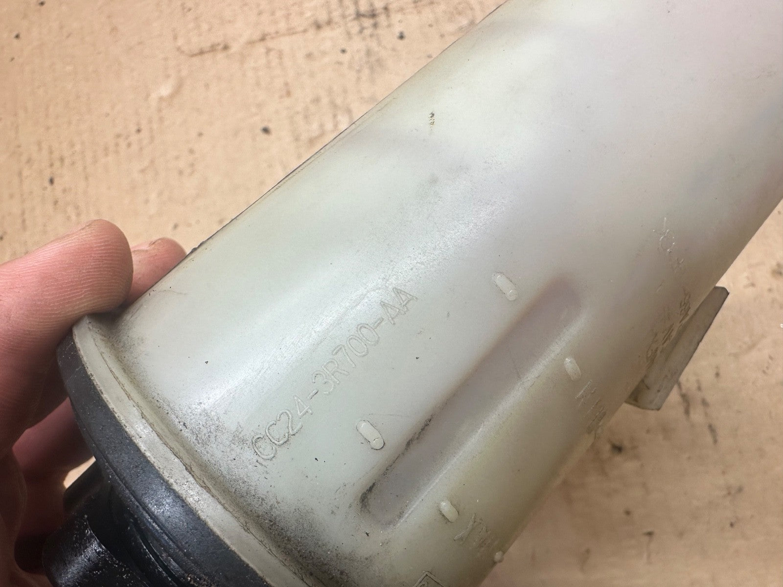 11-16 Ford F250 F350 6.7L Power Steering Fluid Reservoir Cc24-3R700-Aa Econoline