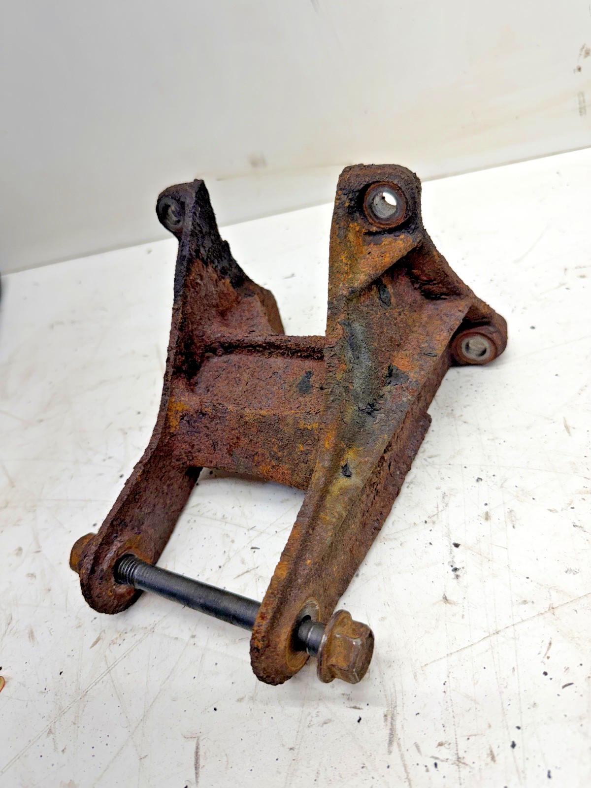 87-95 Jeep Wrangler YJ 2.5 4 Cyl Driver Side Motor Mount Bracket Left Engine OEM