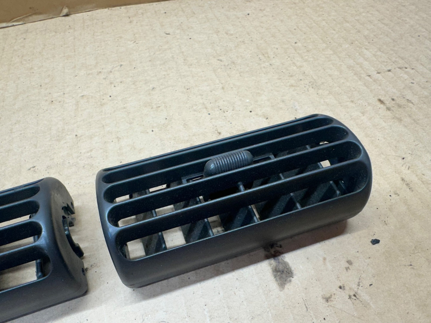 Jeep Wrangler TJ 97-06 OEM Center Dash Vents Louver Outlet Driver Passenger PAIR
