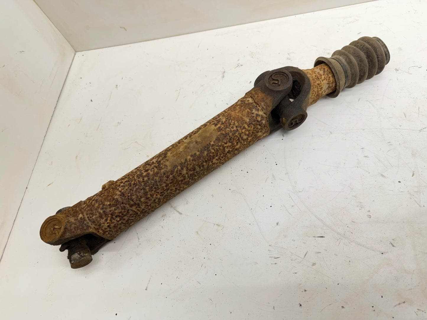 97-02 Jeep Wrangler TJ 13.5" REAR DRIVESHAFT 2.5L 4 CYL 5 spd Drive Shaft 2.5 L
