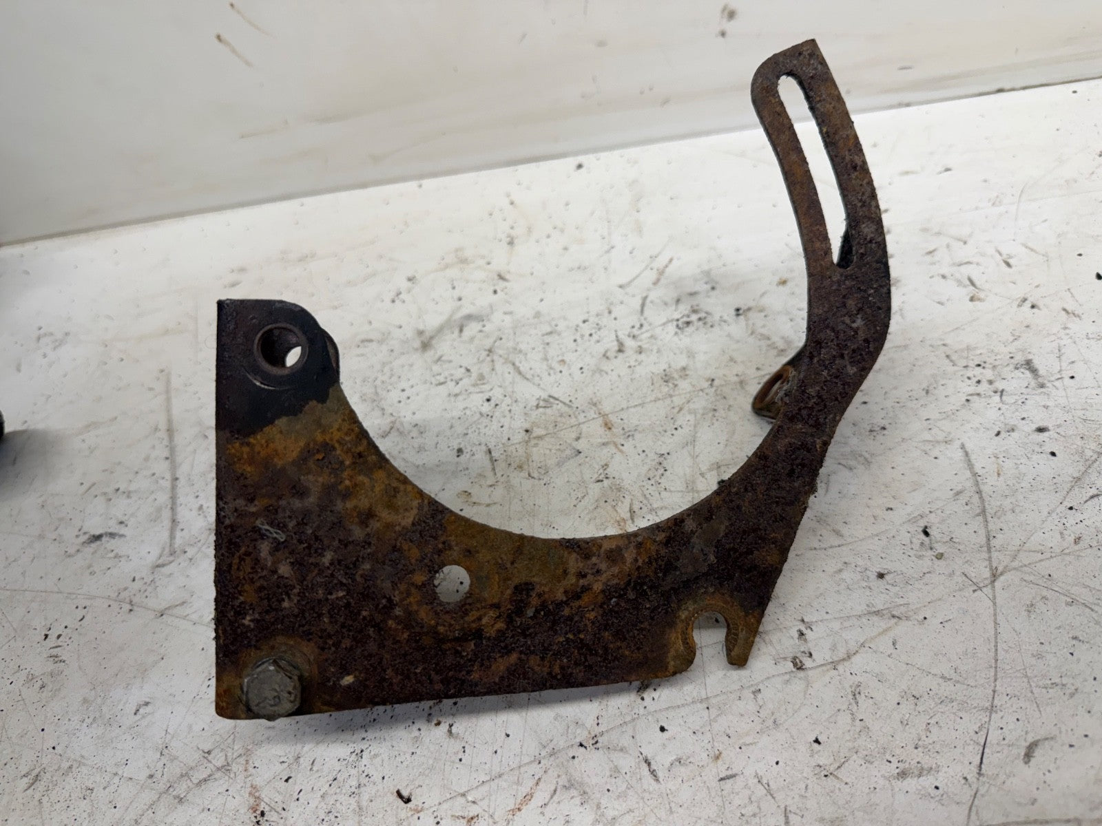 Jeep Wrangler YJ CJ 76-90 OEM 4.2L 2.5 Alternator Engine Mounting Bracket Mount