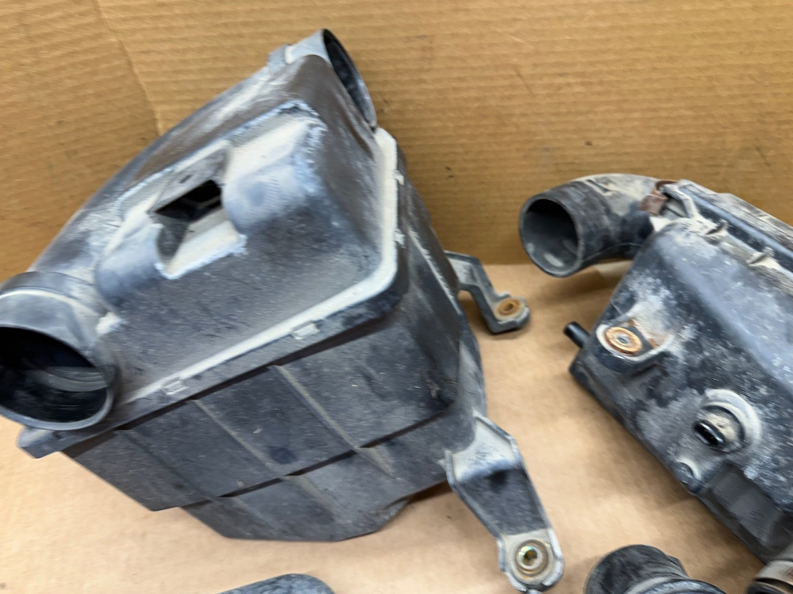 2003-2005 Subaru Forester Stock Airbox Air Box Intake OEM Filter Housing Tube
