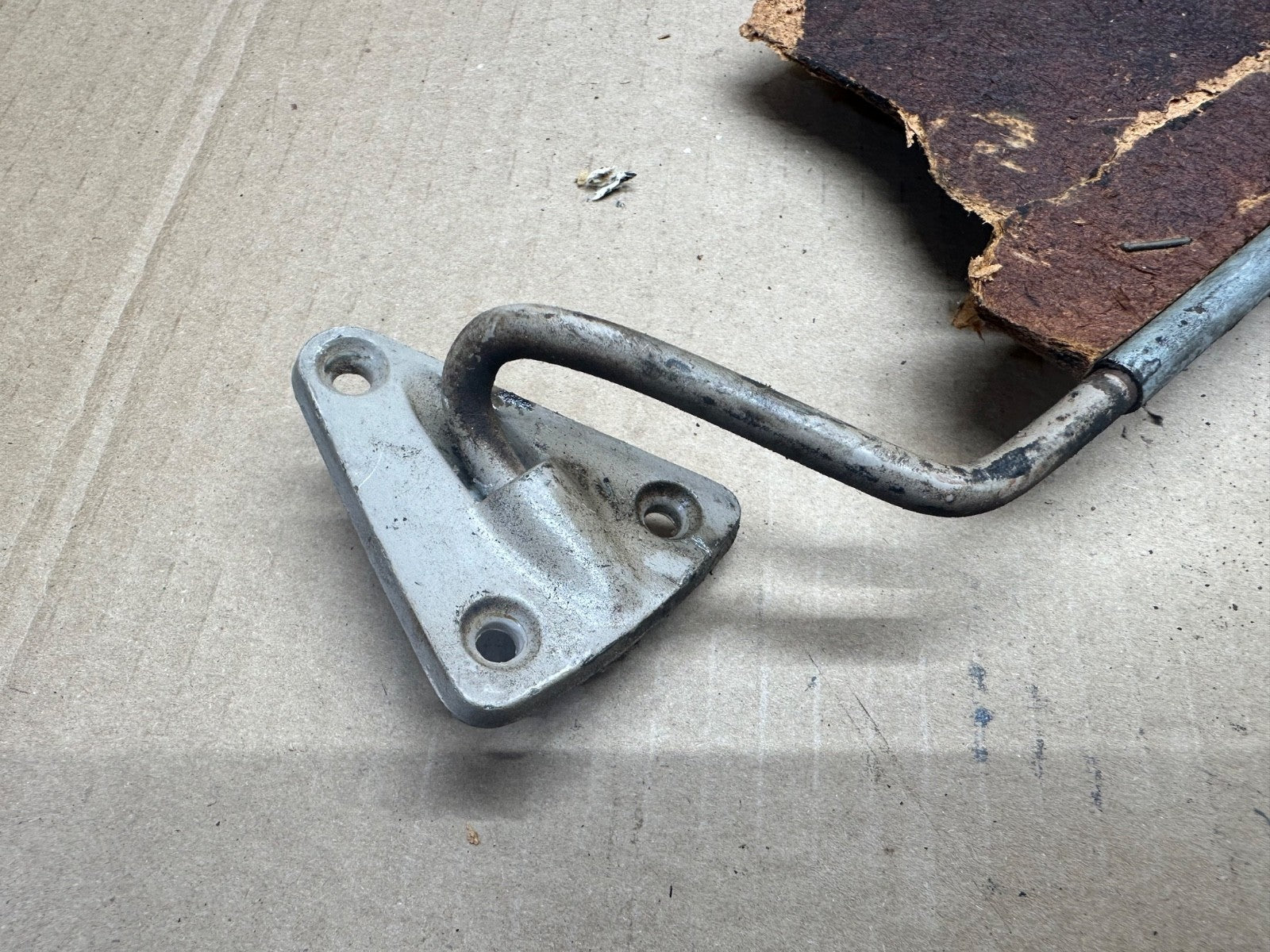 ORIGINAL SUN VISOR Bracket Pivot 67-72 FORD F100 C7TB-8104123-A DRIVER Left OEM