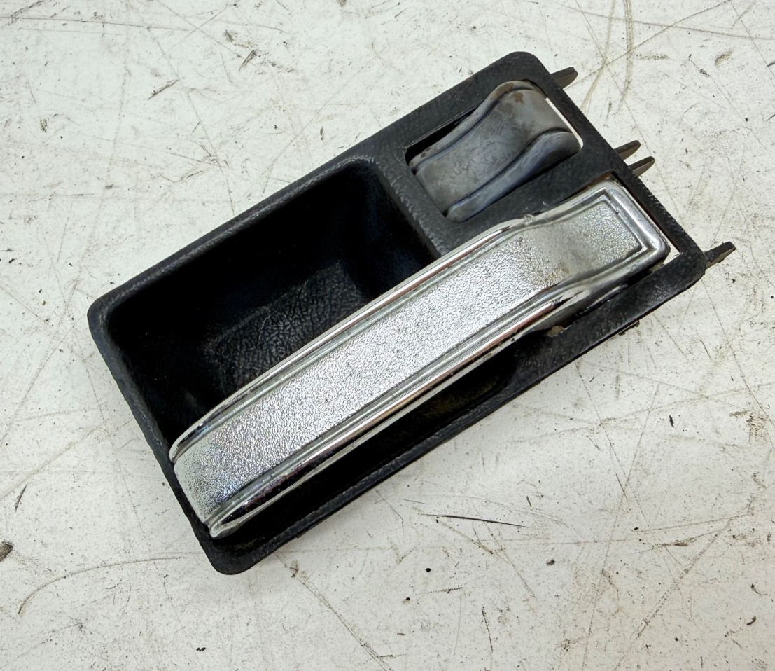 Jeep Cherokee XJ 84-96 Right Passenger Front Interior Door Handle Window Manual