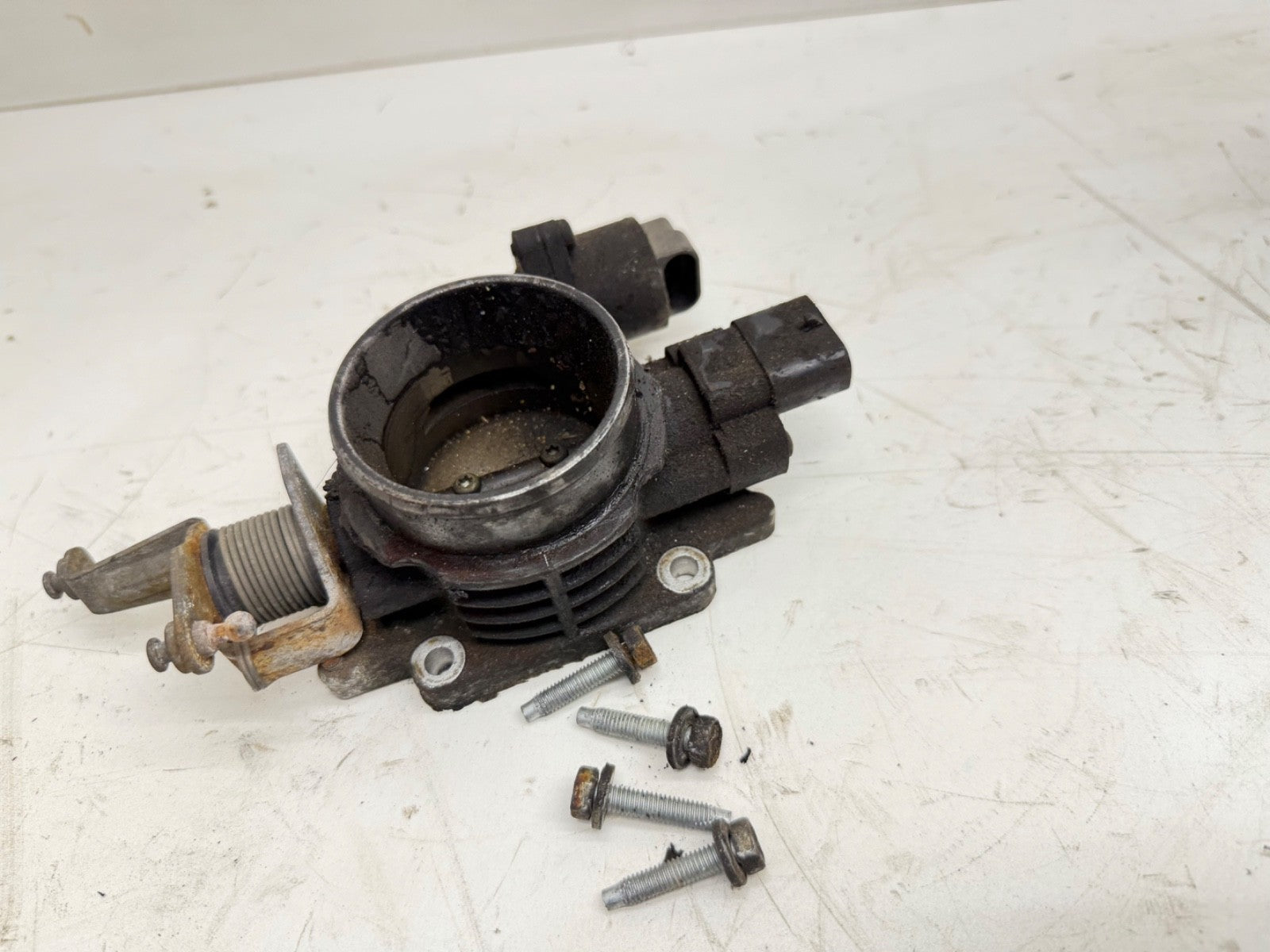 Jeep Wrangler YJ 92-95  2.5 4cyl Throttle Body Original OEM 53030843 2.5L 93 94