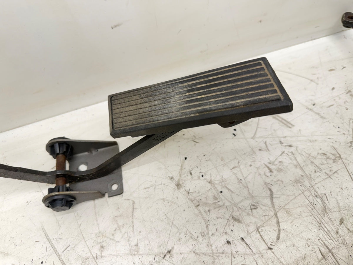 97-01 Throttle Pedal Assembly Jeep Cherokee XJ 1997-2001 52079206-XJ-LHD Gas OEM