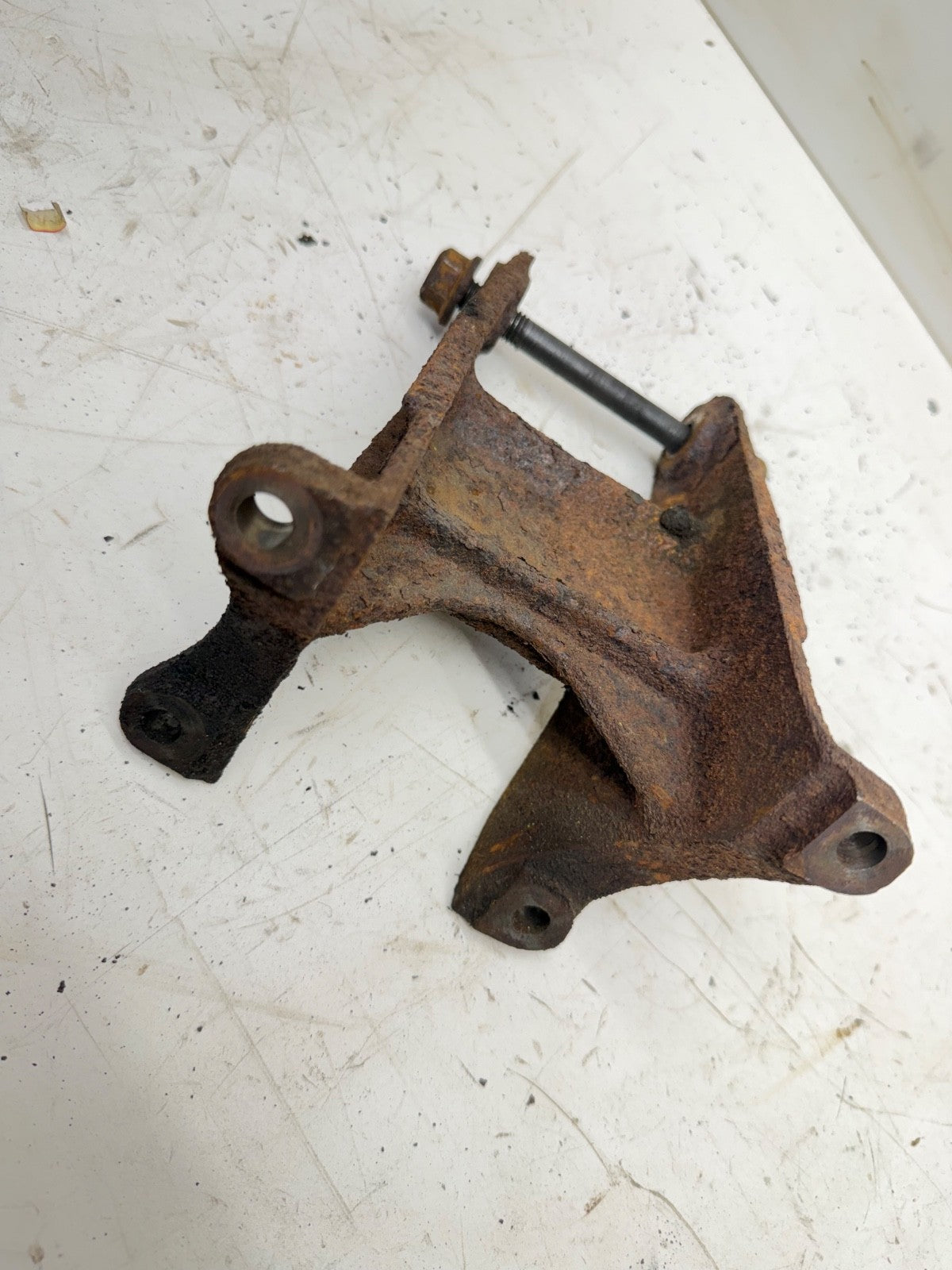 87-95 Jeep Wrangler YJ 2.5 4 Cyl Driver Side Motor Mount Bracket Left Engine OEM