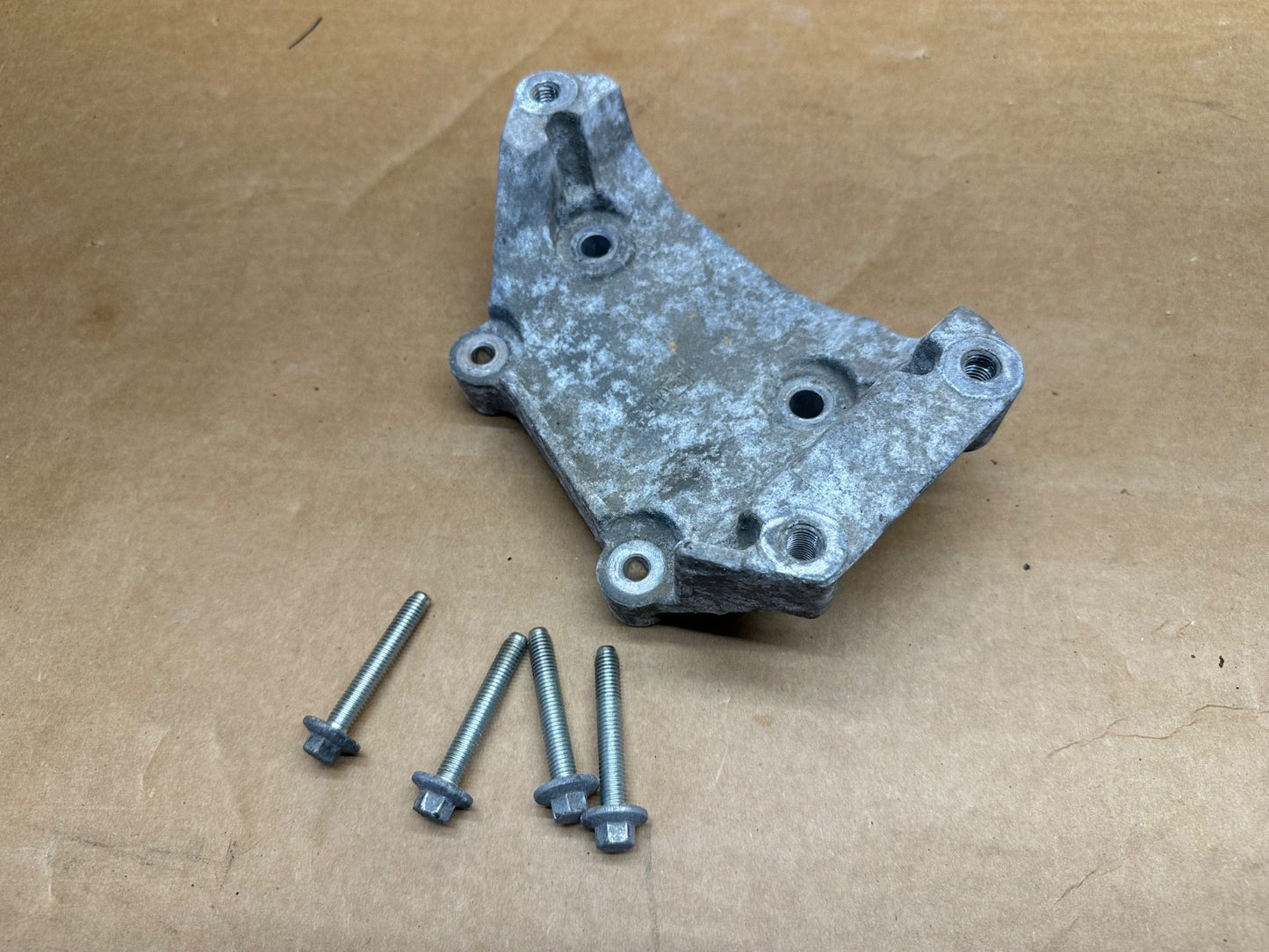 6.2L V-8 Ford F250 F350 Engine Alternator Mounting Bracket Super Duty Mount OEM
