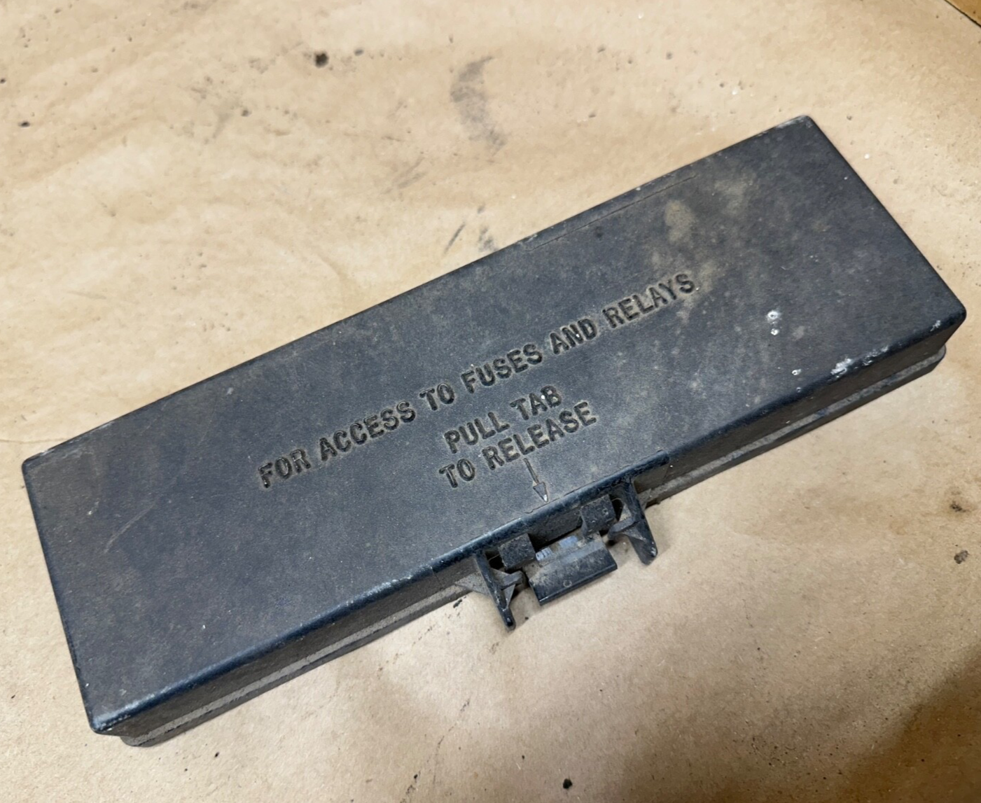 Jeep Cherokee XJ 97-01 Power Distribution Fuse Box Block Lid Cover Underhood OEM