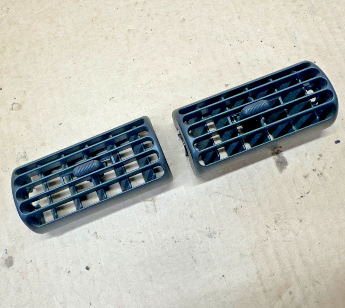 Jeep Wrangler TJ 97-06 OEM Center Dash Vents Louver Outlet Driver Passenger PAIR