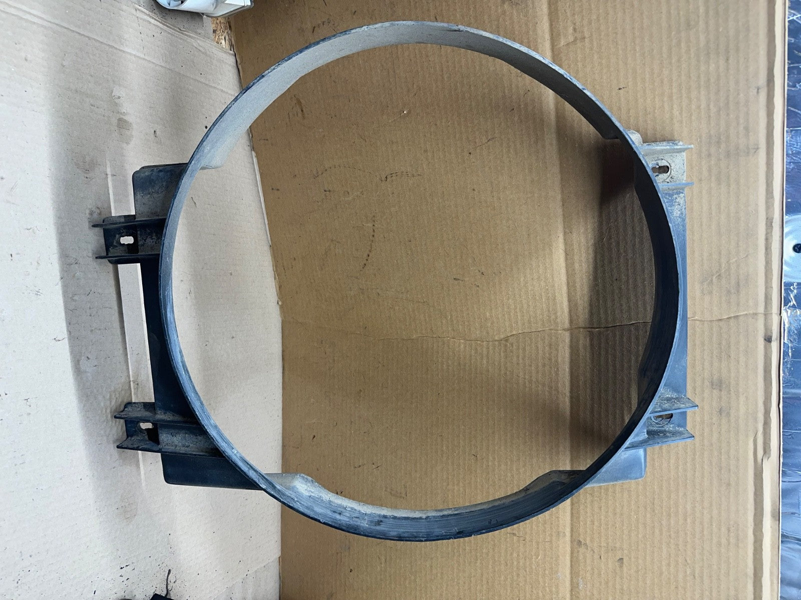 87-95 Jeep Wrangler YJ 6 cylinder Fan Shroud 4.2 4.0 L Radiator 8952040291 4.0L