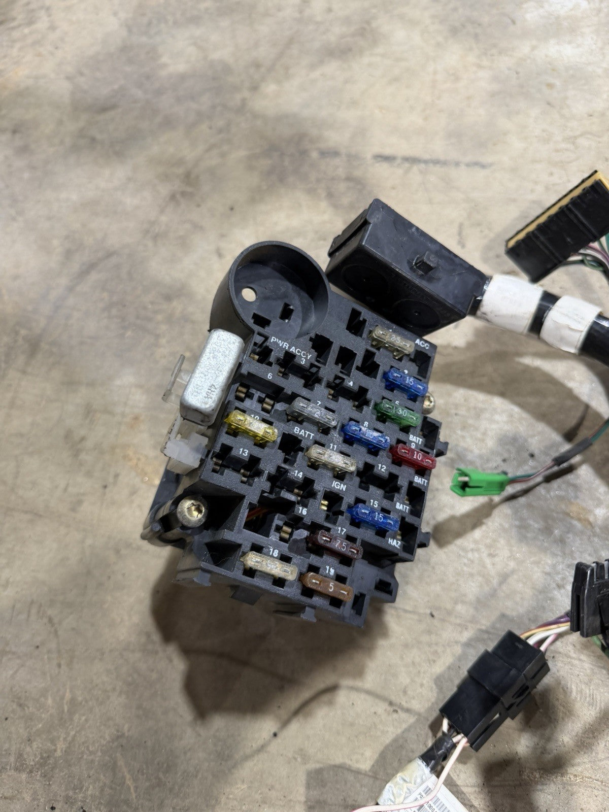 95 1995 JEEP CHEROKEE XJ DASH WIRE HARNESS FUSE BOX RELAYS 4.0L AT Wiring Panel