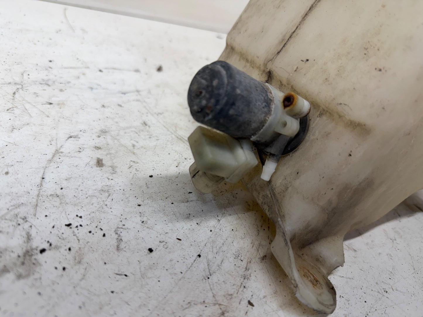 97-02 Jeep TJ Wrangler Single Pump Windshield Washer Reservoir Sprayer Tank OEM