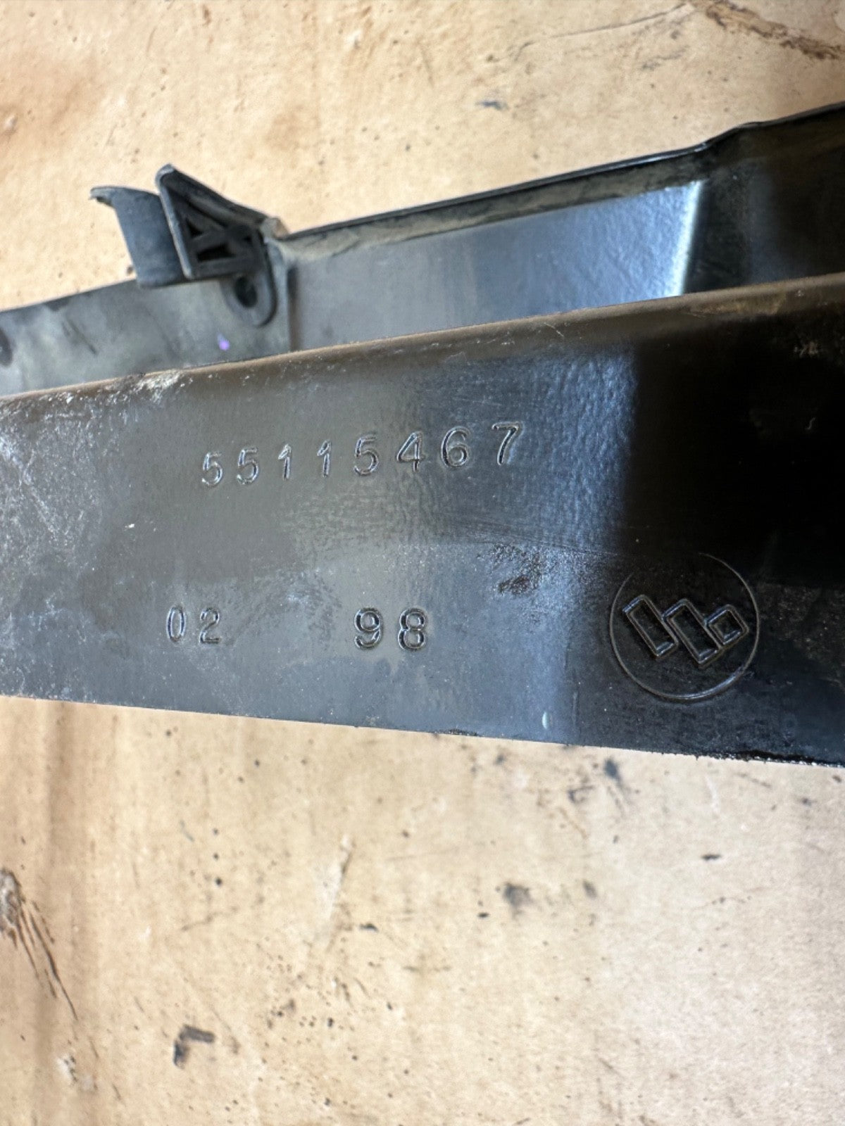97-01 Jeep Cherokee XJ Airbag Glovebox Glove Box Dash Mount Bracket Support OEM