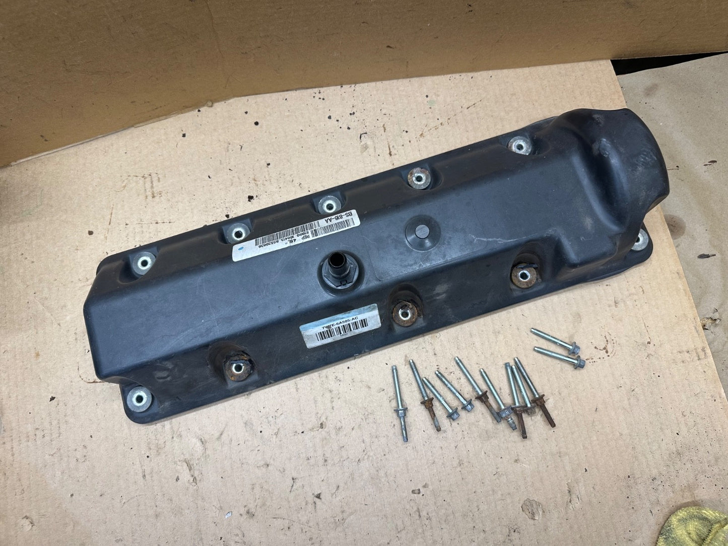 Left Valve Cover For 09-14 Ford Van E 150 250 350 4.6 5.4 L 7W7E-6A505-AC 2 OEM