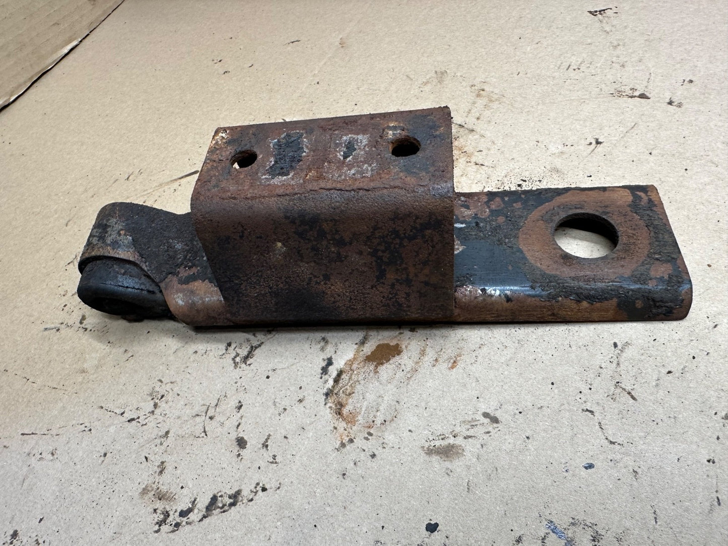 1987-1995 Jeep Wrangler YJ Automatic Transmission Mount Bracket 2.5 4.0 4.2