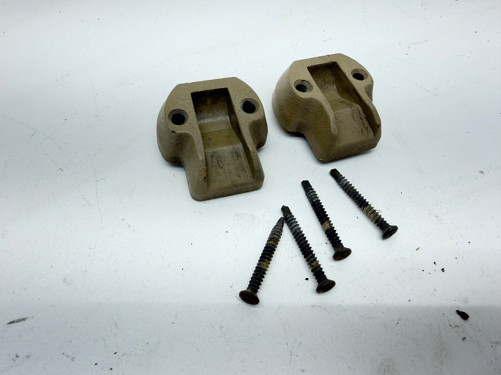Jeep Cherokee XJ 84-96 Cargo Cover Mount Brackets Factory OEM Hook Latch Catch