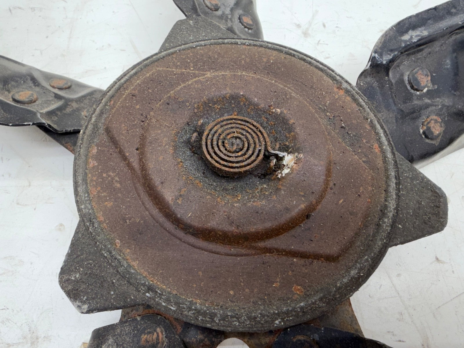 Jeep Wrangler YJ 92-95 2.5 L 4 cylinder Engine Cooling Fan clutch 2.5L Radiator