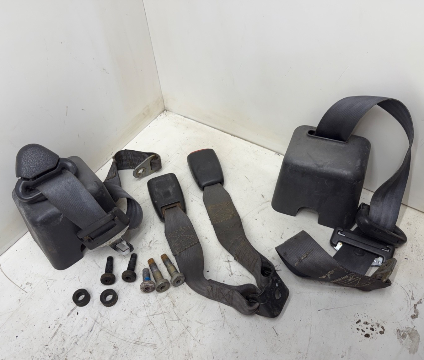 97-02 Jeep TJ Wrangler Complete SET REAR Seat Belts Belt Buckles Seatbelt Back