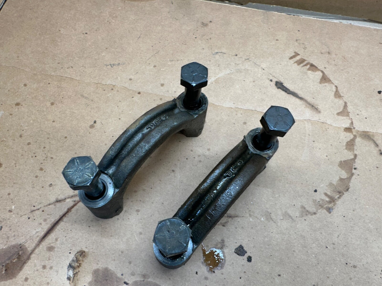 AMC MODEL 20 DIFFERENTIAL CARRIER BEARING RETAINER CAPS PAIR WITH BOLT Diff CJ