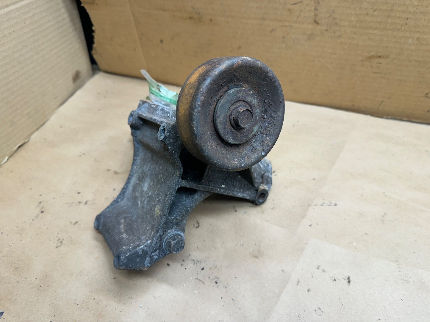 Jeep Wrangler YJ 91-95 2.5 4.0 Engine Alternator AC A/C Bracket Pulley 53007602
