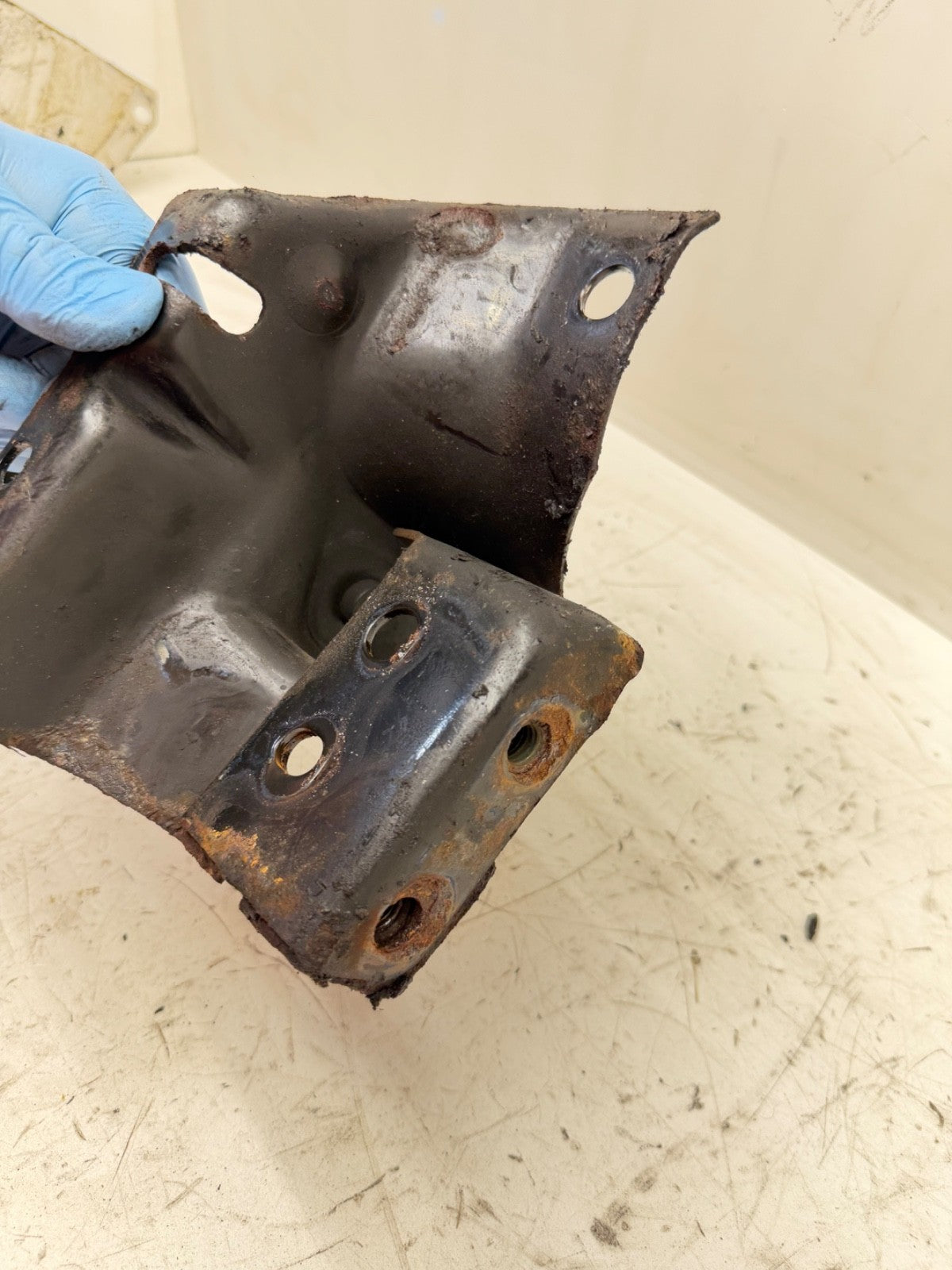 Jeep Cherokee XJ 97-01 4.0L 6 Cylinder Frame Side Engine Motor Mount Bracket OEM