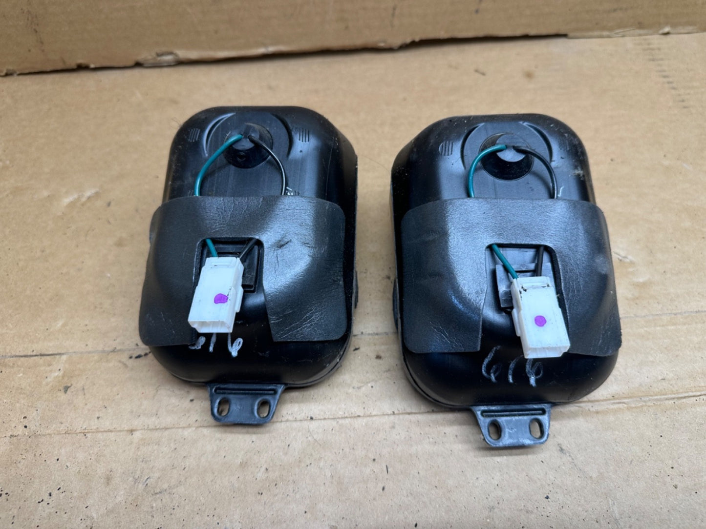 02-06 Jeep Wrangler TJ Premium Dash Speaker Housing Pair Left Right OEM Factory
