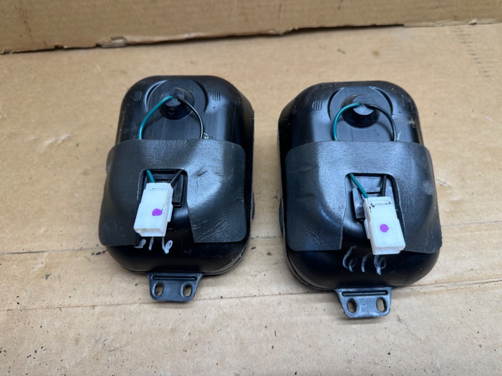 02-06 Jeep Wrangler TJ Premium Dash Speaker Housing Pair Left Right OEM Factory