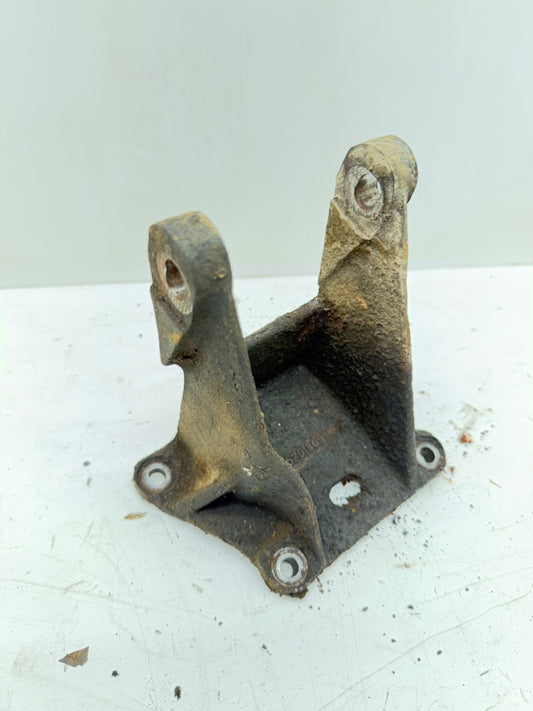 97-02 Jeep Wrangler TJ 2.5L 4cyl Driver Left Motor Mount Bracket 52018697