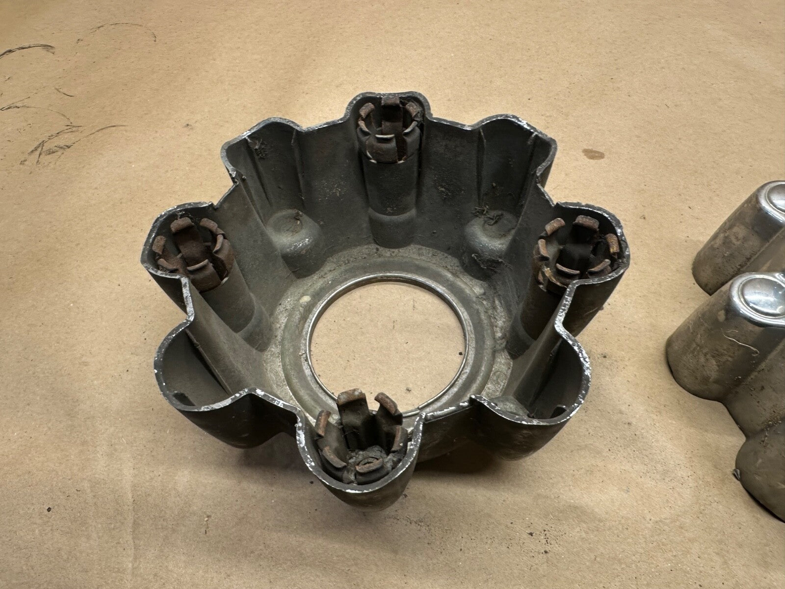 99-05 Ford F-250 F-350 PAIR Front Rear OEM Hub Cap F81A-1A096-BB F81A-1A096-CA