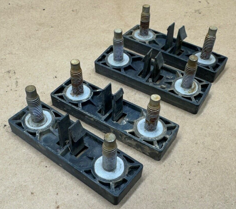 FORD 1998-2011 CROWN VICTORIA VIC Stud Retainer PLATE 5W1Z-17E954-AA Mounting
