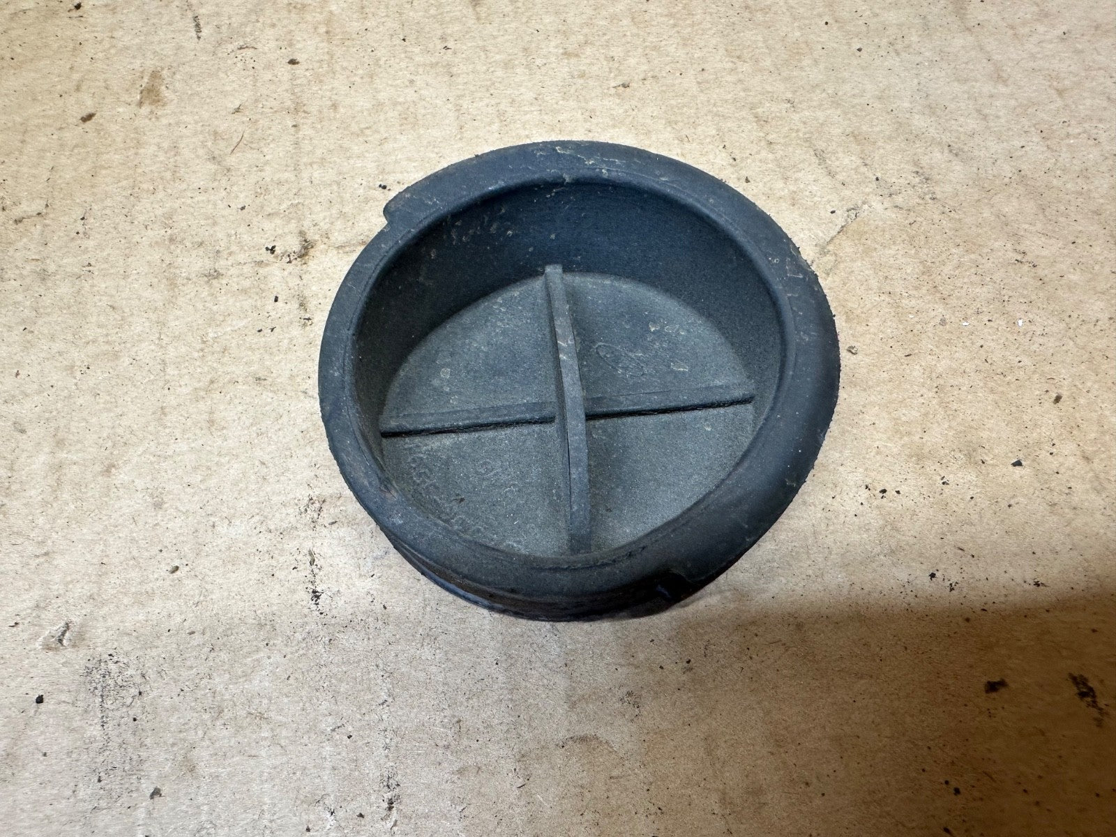 03-25 Genuine Ford Cover F65Z6C070AB Block Opening Seal Rubber OEM 4r75 4r100